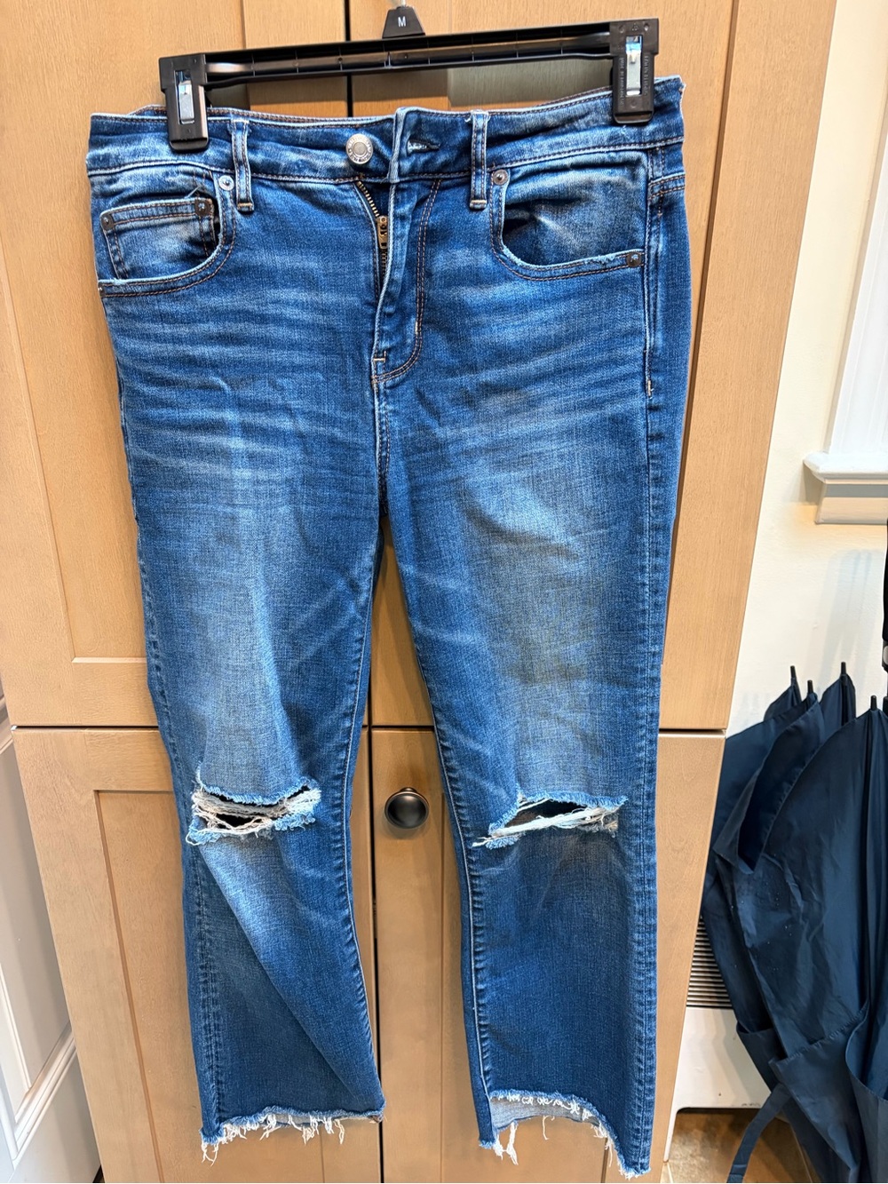 American Eagle Outfitters Distressed Cropped Blue Jeans